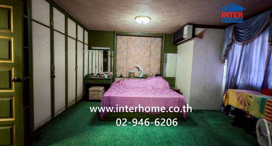 For rent and for sale 4 bedrooms townhouse in Yan Nawa, Bangkok