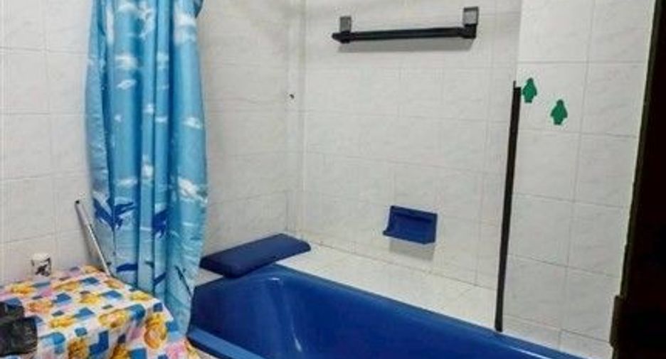 For rent and for sale 4 bedrooms townhouse in Yan Nawa, Bangkok