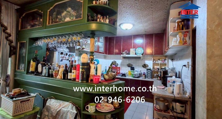 For rent and for sale 4 bedrooms townhouse in Yan Nawa, Bangkok