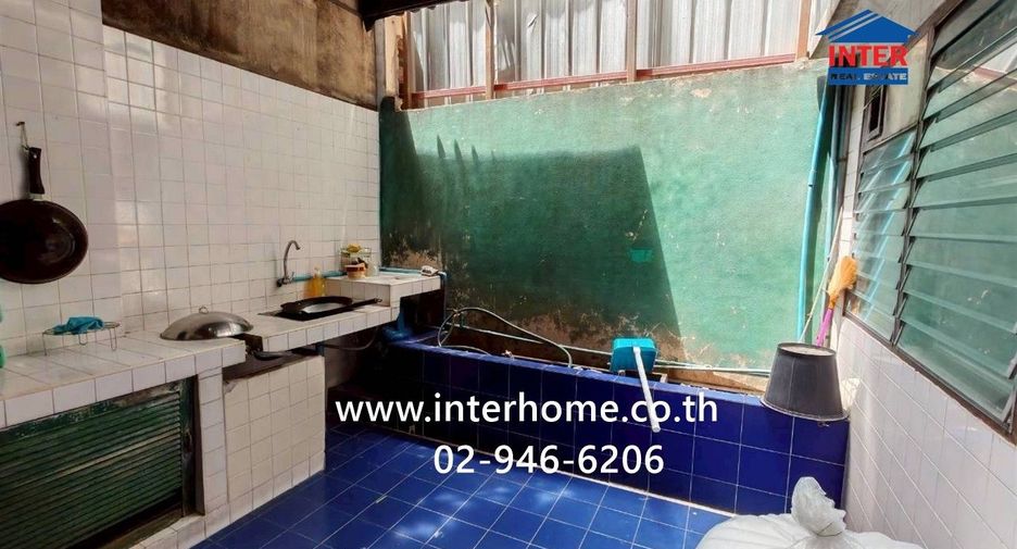 For rent and for sale 4 bedrooms townhouse in Yan Nawa, Bangkok