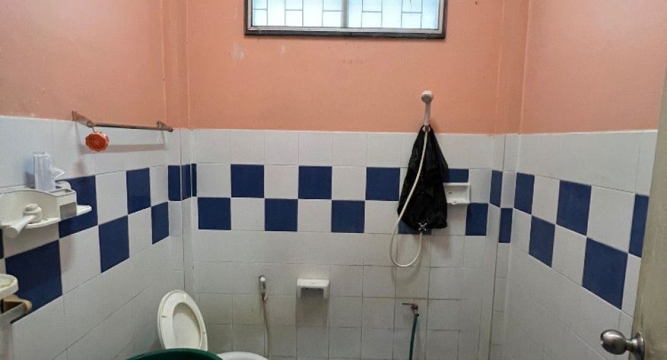 For sale studio townhouse in Mueang Chon Buri, Chonburi