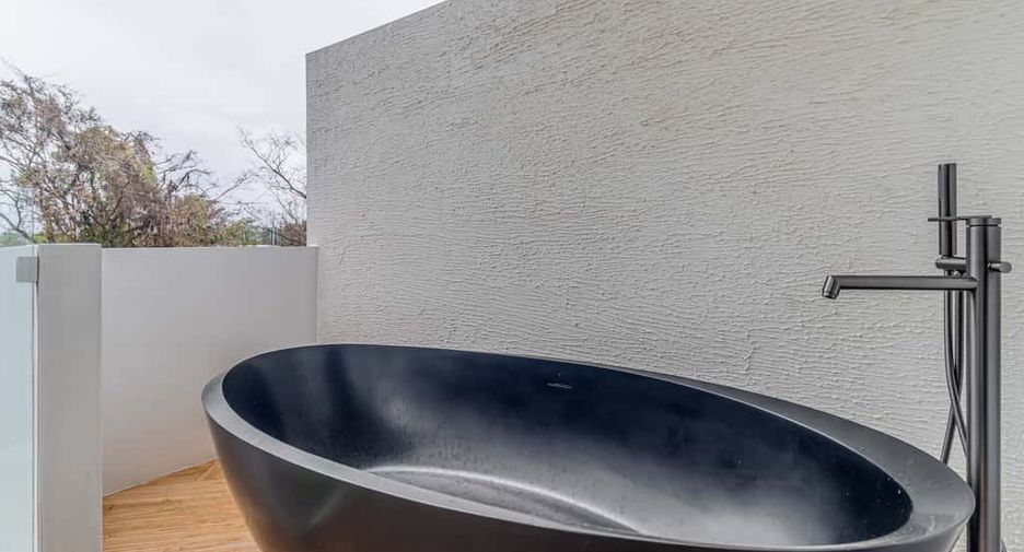 Haus zum Kauf mit 4 Zimmer in San Sai, Chiang Mai