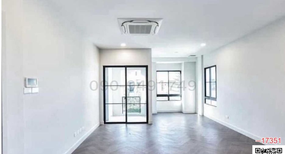 Casa en alquiler de 4 habitaciones en Taling Chan, Bangkok