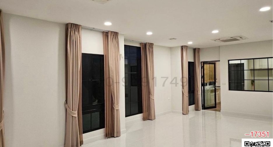Casa en alquiler de 4 habitaciones en Taling Chan, Bangkok