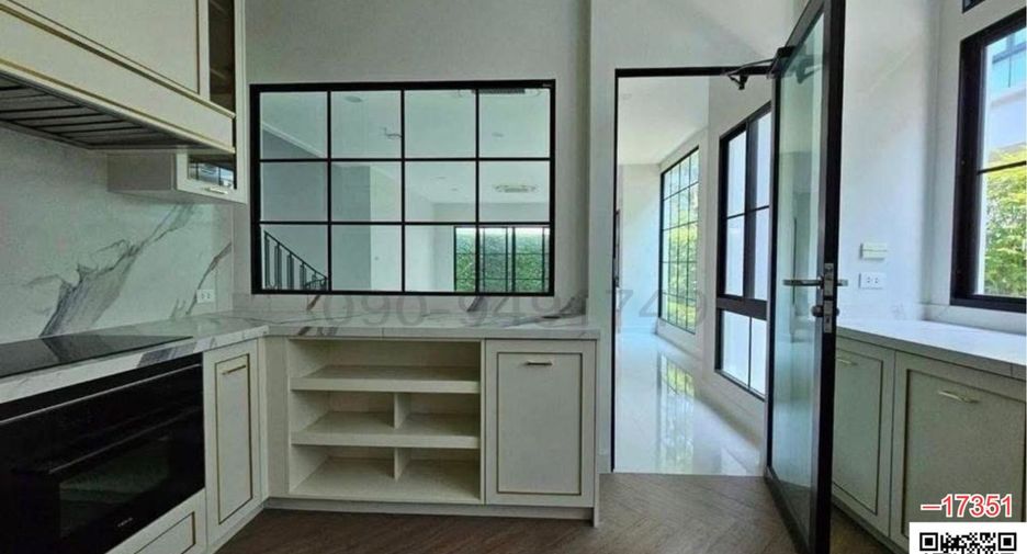 Casa en alquiler de 4 habitaciones en Taling Chan, Bangkok