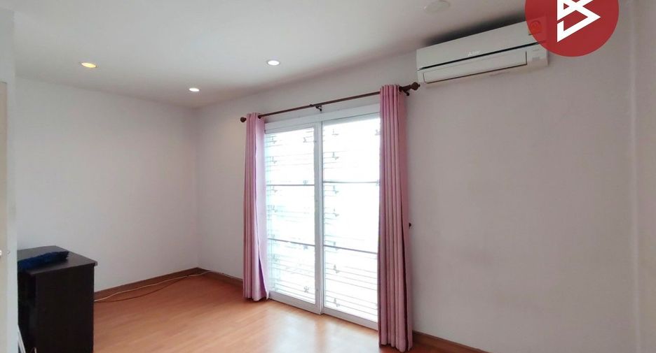 For sale 3 bedrooms townhouse in Prawet, Bangkok
