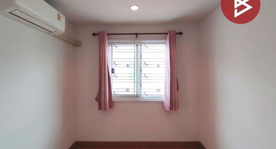 For sale 3 bedrooms townhouse in Prawet, Bangkok