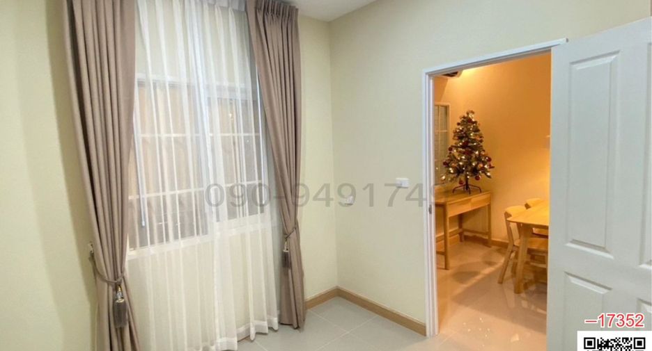For rent 3 bedrooms townhouse in Phra Pradaeng, Samut Prakan