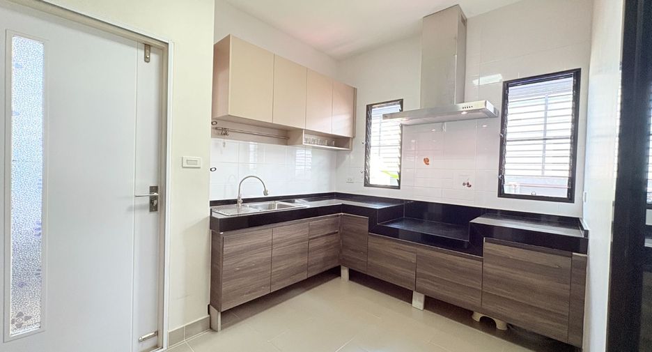 Haus zum Kauf mit 4 Zimmer in Bang Phli, Samut Prakan