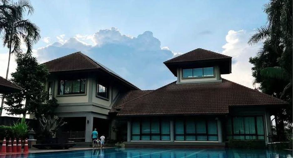 For rent 3 bedrooms house in San Kamphaeng, Chiang Mai