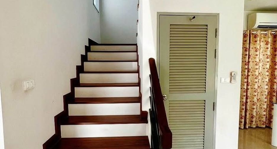 For rent 3 bedrooms house in San Kamphaeng, Chiang Mai