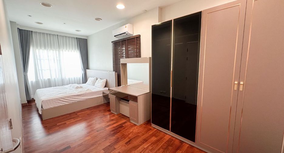 Haus zum Kauf mit 4 Zimmer in Bueng Kum, Bangkok