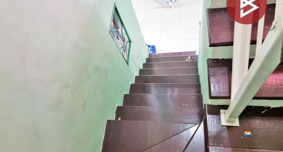 Casa adosada en venta de 3 habitaciones en Phra Samut Chedi, Samut Prakan