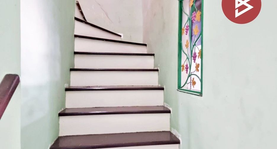 Casa adosada en venta de 3 habitaciones en Phra Samut Chedi, Samut Prakan