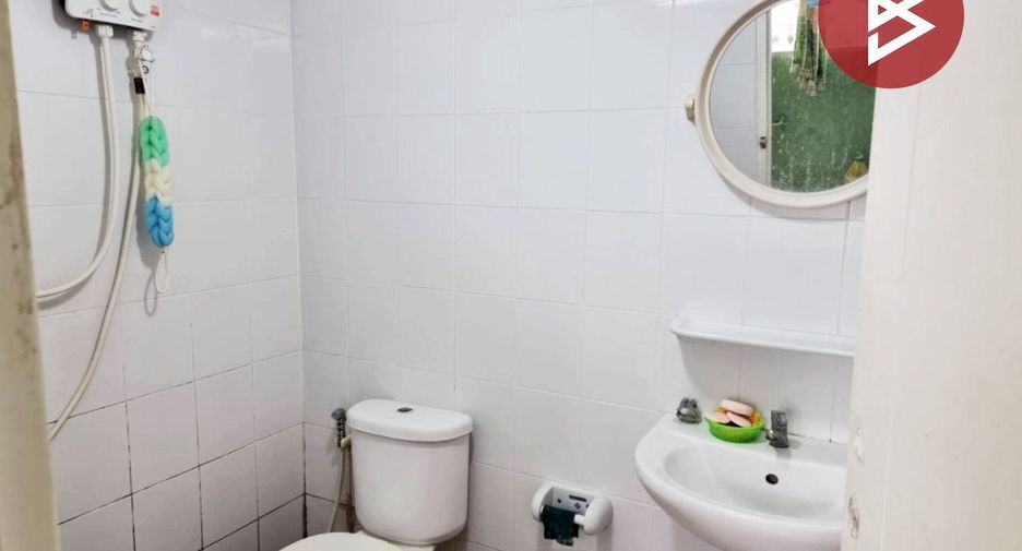 Casa adosada en venta de 3 habitaciones en Phra Samut Chedi, Samut Prakan