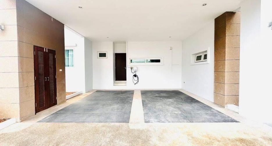 For sale 5 bedrooms villa in North Pattaya, Pattaya
