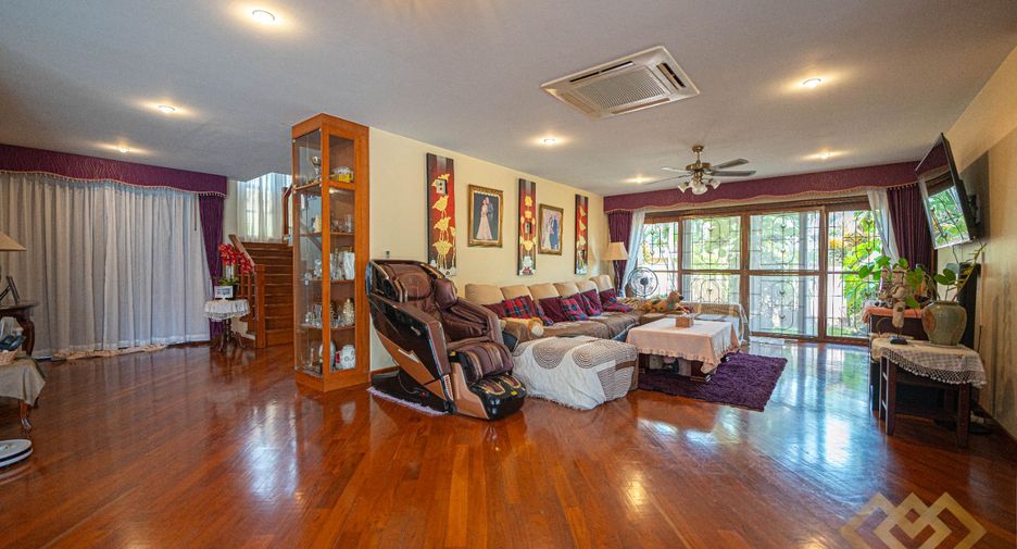 For sale 4 bedrooms house in Huay Yai, Pattaya