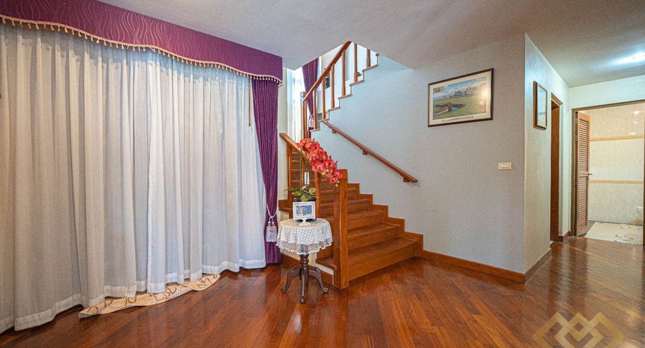 For sale 4 bedrooms house in Huay Yai, Pattaya