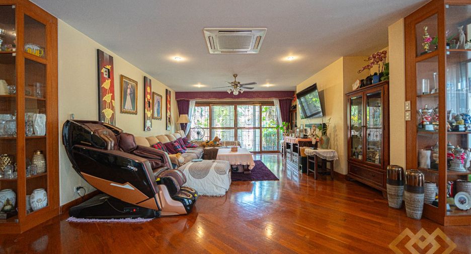 For sale 4 bedrooms house in Huay Yai, Pattaya