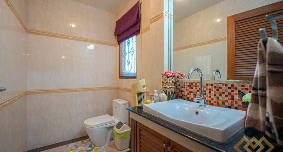 For sale 4 bedrooms house in Huay Yai, Pattaya