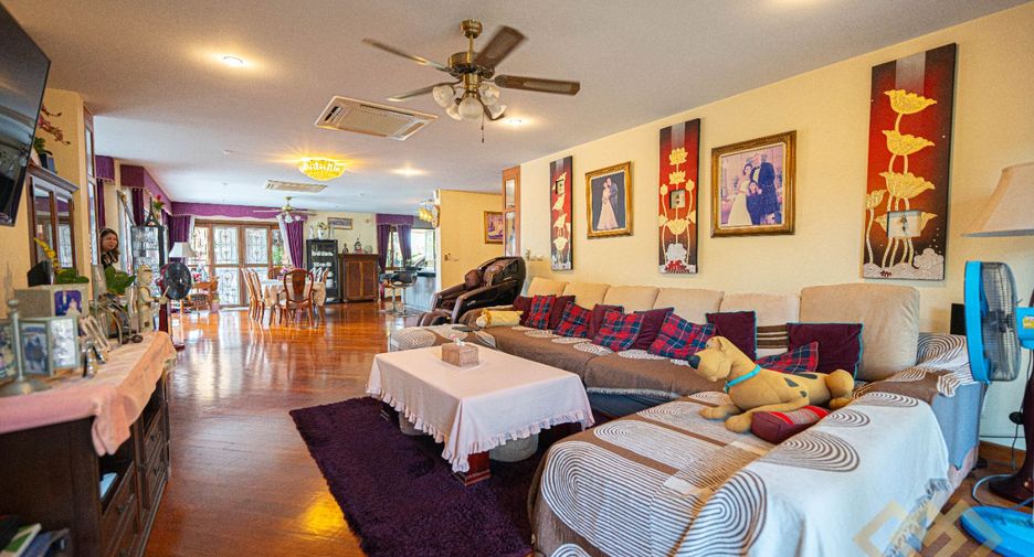 For sale 4 bedrooms house in Huay Yai, Pattaya