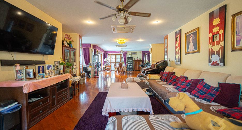 For sale 4 bedrooms house in Huay Yai, Pattaya