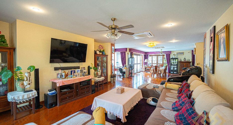 For sale 4 bedrooms house in Huay Yai, Pattaya