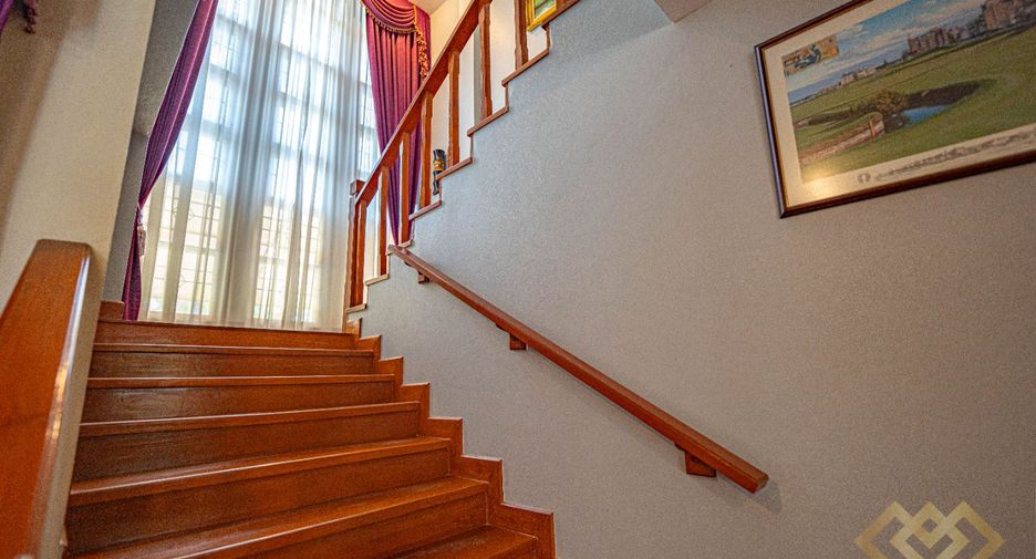 For sale 4 bedrooms house in Huay Yai, Pattaya