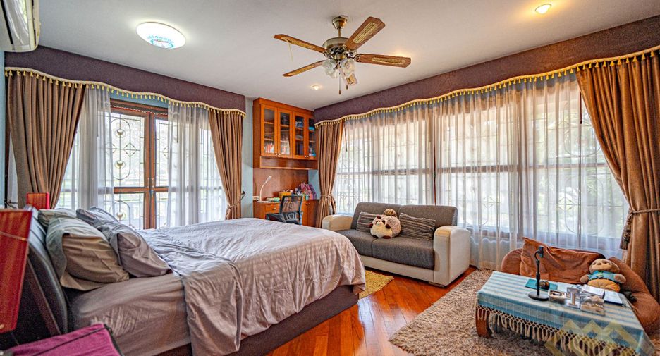 For sale 4 bedrooms house in Huay Yai, Pattaya