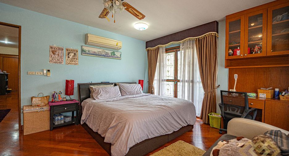 For sale 4 bedrooms house in Huay Yai, Pattaya