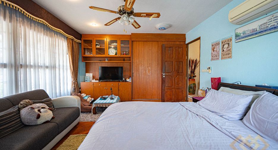 For sale 4 bedrooms house in Huay Yai, Pattaya