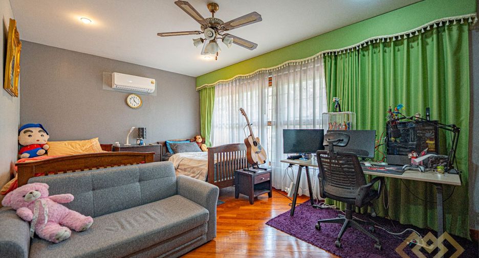 For sale 4 bedrooms house in Huay Yai, Pattaya
