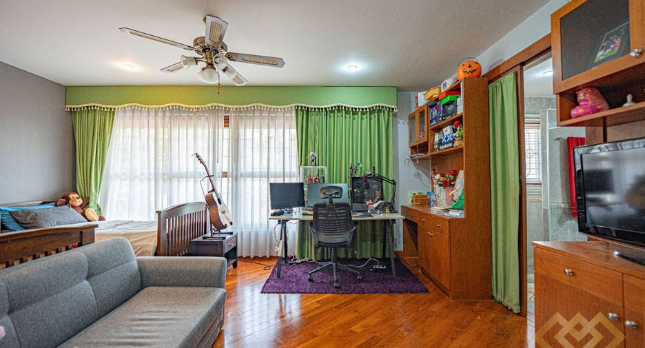 For sale 4 bedrooms house in Huay Yai, Pattaya
