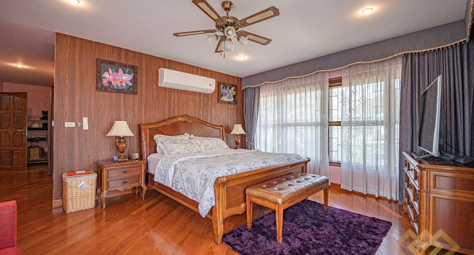For sale 4 bedrooms house in Huay Yai, Pattaya