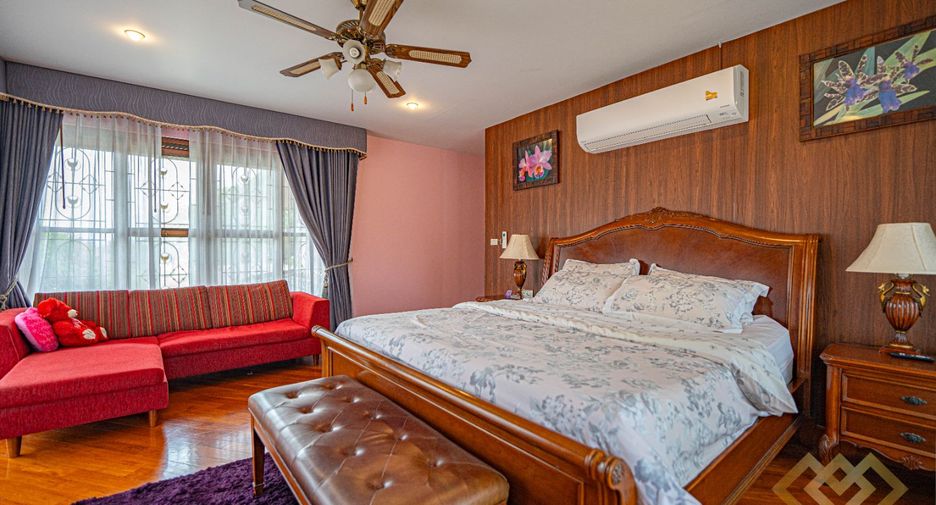 For sale 4 bedrooms house in Huay Yai, Pattaya