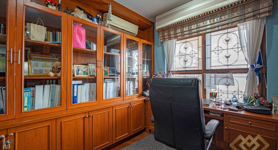 For sale 4 bedrooms house in Huay Yai, Pattaya