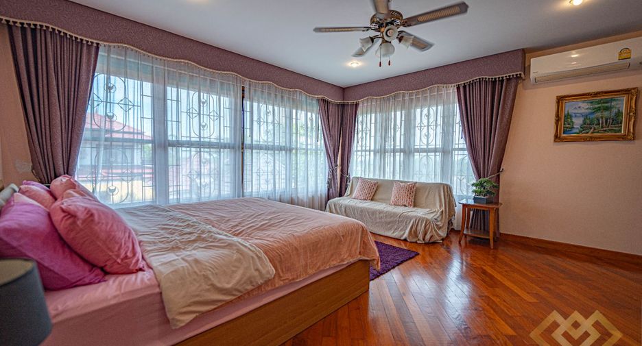 For sale 4 bedrooms house in Huay Yai, Pattaya