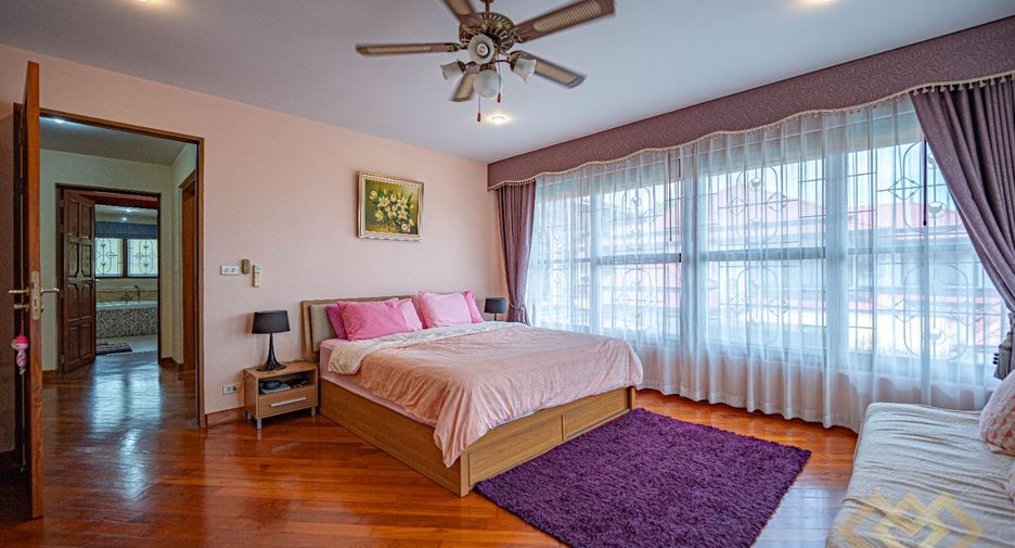 For sale 4 bedrooms house in Huay Yai, Pattaya