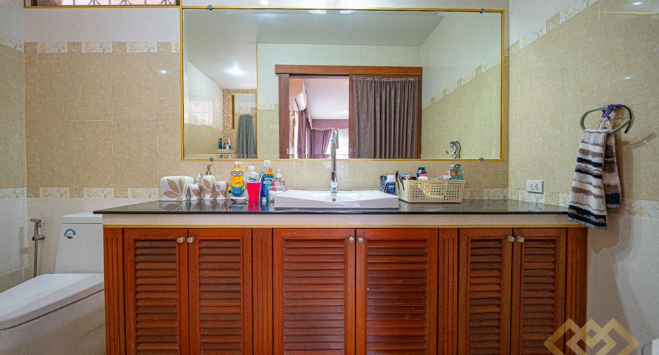 For sale 4 bedrooms house in Huay Yai, Pattaya
