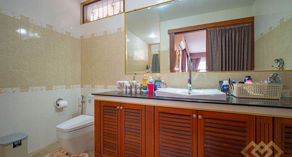 For sale 4 bedrooms house in Huay Yai, Pattaya