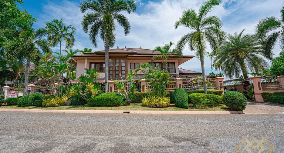 For sale 4 bedrooms house in Huay Yai, Pattaya