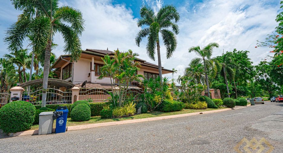 For sale 4 bedrooms house in Huay Yai, Pattaya