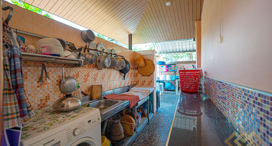 For sale 4 bedrooms house in Huay Yai, Pattaya