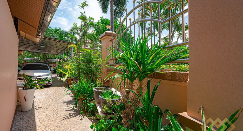 For sale 4 bedrooms house in Huay Yai, Pattaya