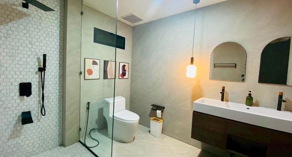 For rent 4 bedrooms villa in East Pattaya, Pattaya