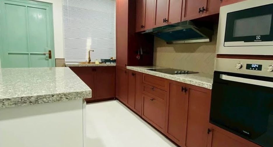 For rent 4 bedrooms villa in East Pattaya, Pattaya