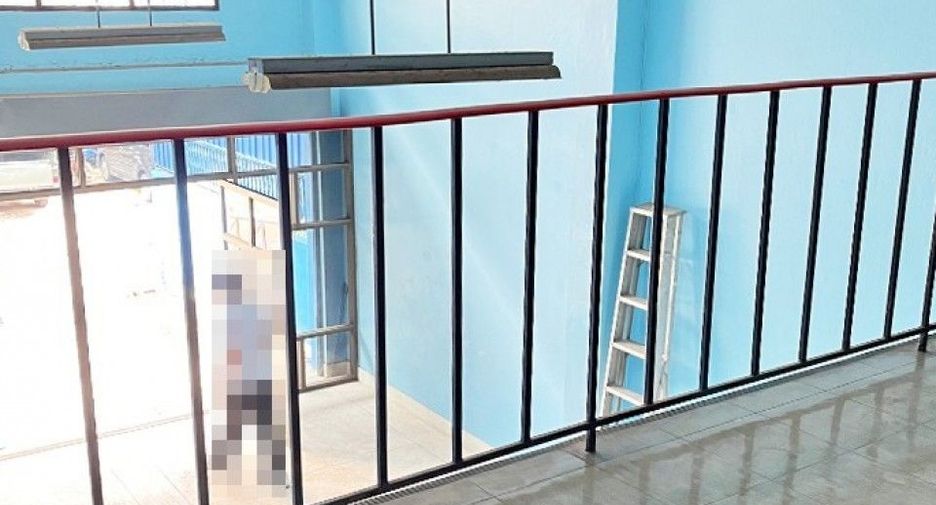 Local comercial en venta de 4 habitaciones en Rat Burana, Bangkok