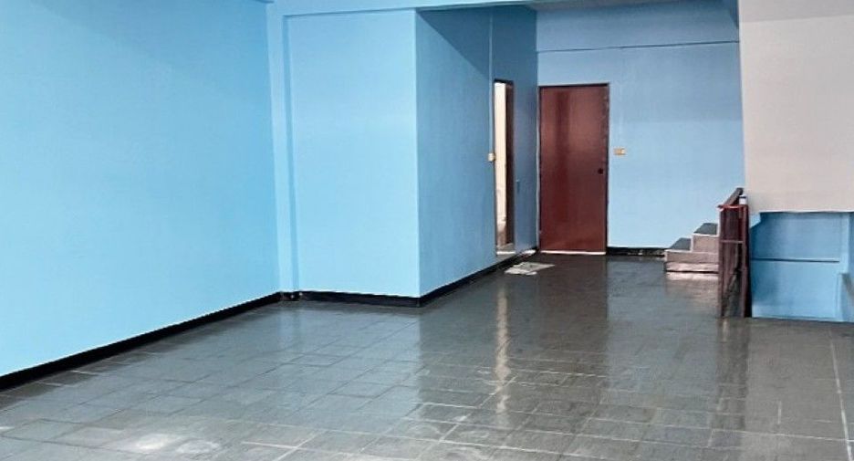 Local comercial en venta de 4 habitaciones en Rat Burana, Bangkok