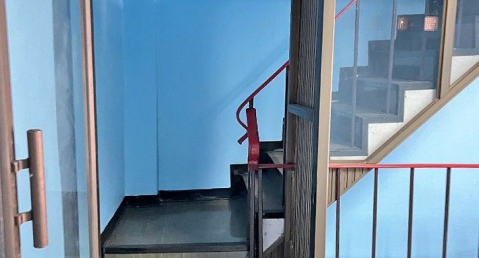 Local comercial en venta de 4 habitaciones en Rat Burana, Bangkok
