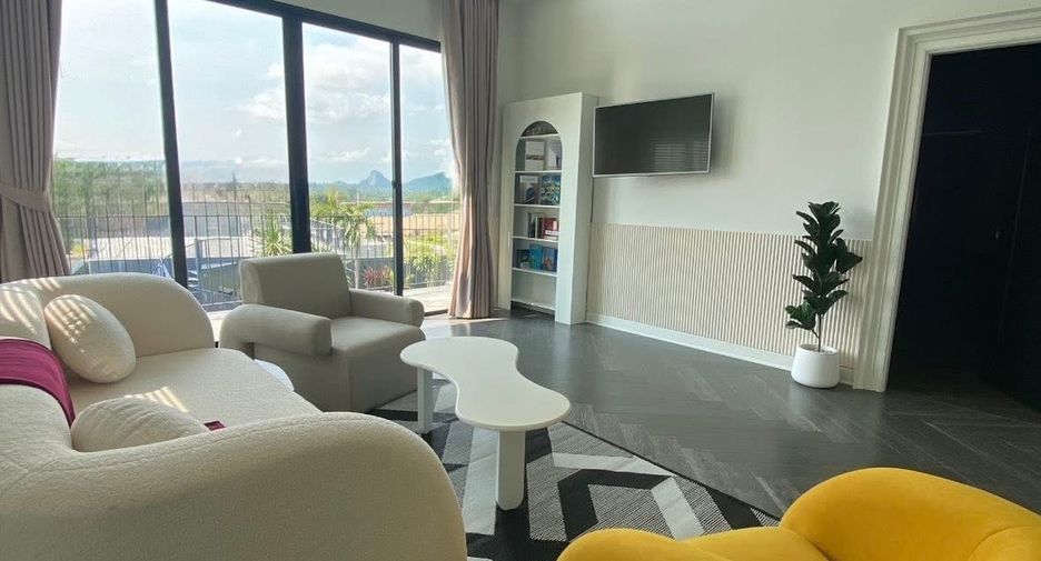 For rent 4 bedrooms villa in East Pattaya, Pattaya